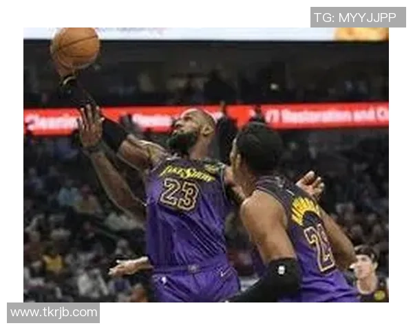 湖人主场迎战独行侠双方争夺季后赛席位的关键之战