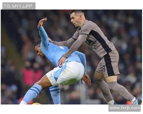 曼联客战热刺剖析，红魔2比2诺丁汉森林，争议判罚送分防卫缝隙大